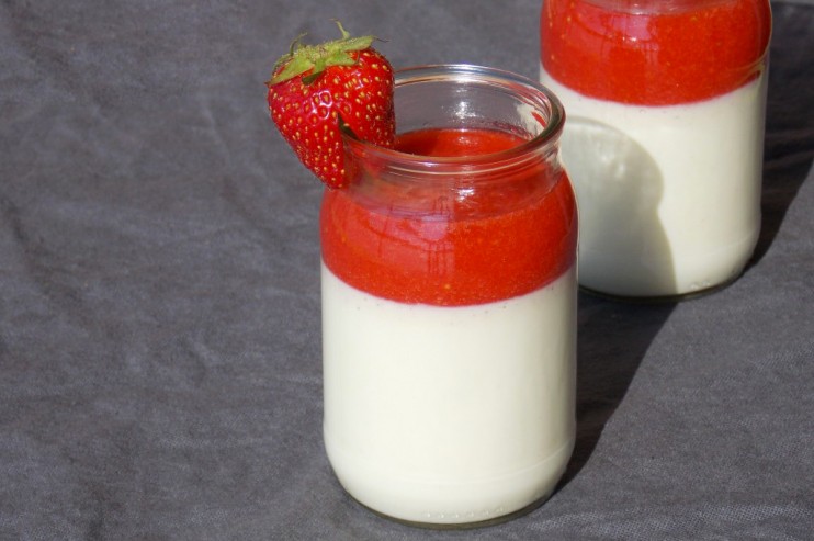 Réaliser un panna cotta-vanille-fraise